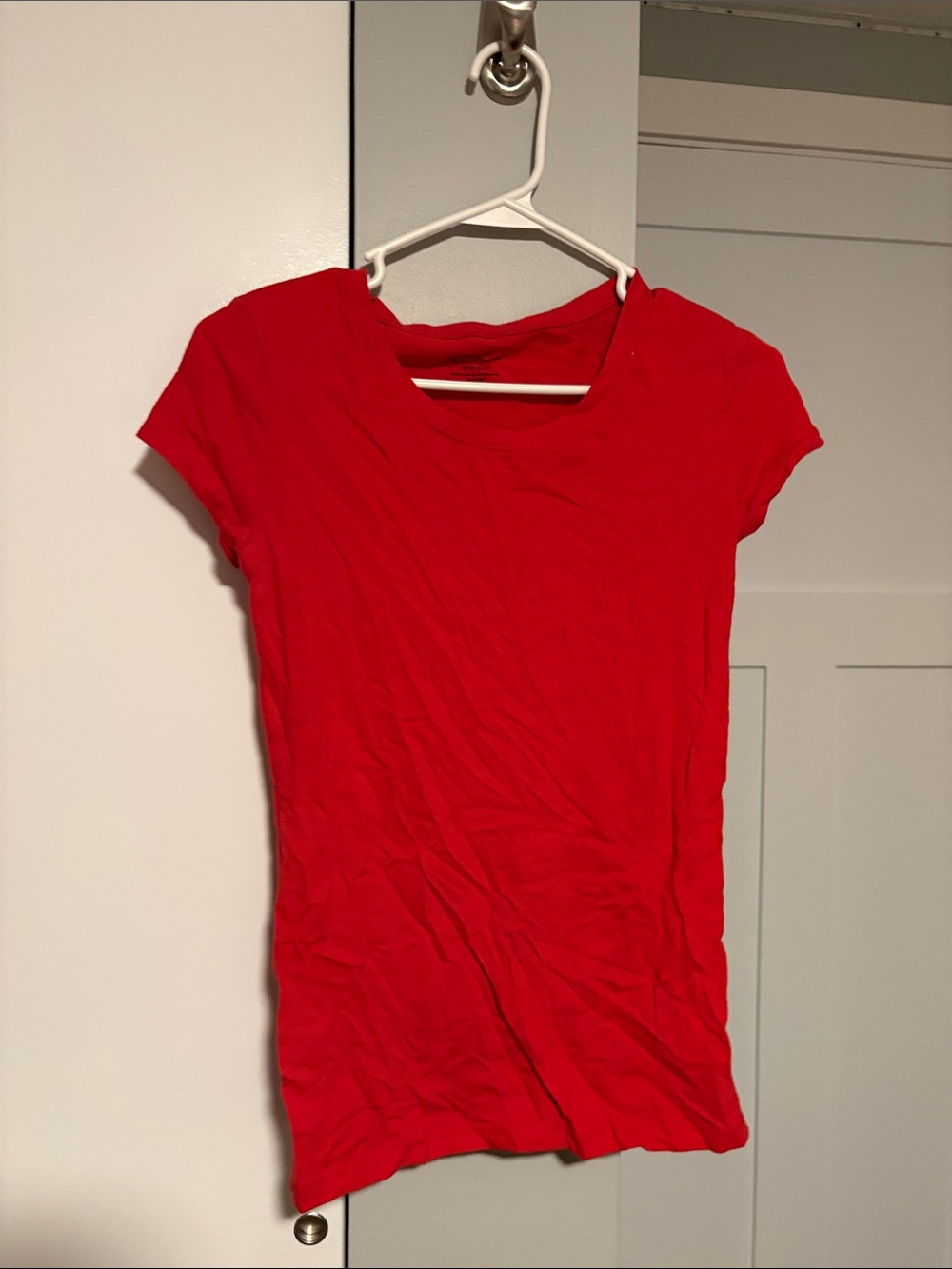 No Boundaries Women's Red Short Sleeve Crew Neck Tee
